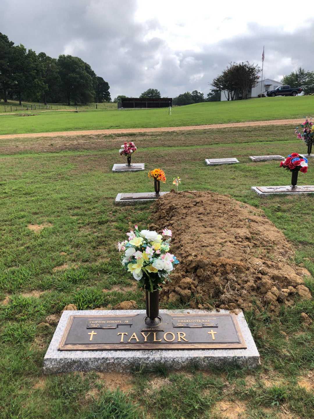 Charlotte Rae Taylor's grave. Photo 1