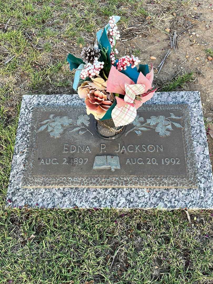 Edna Pugh Jackson's grave. Photo 1