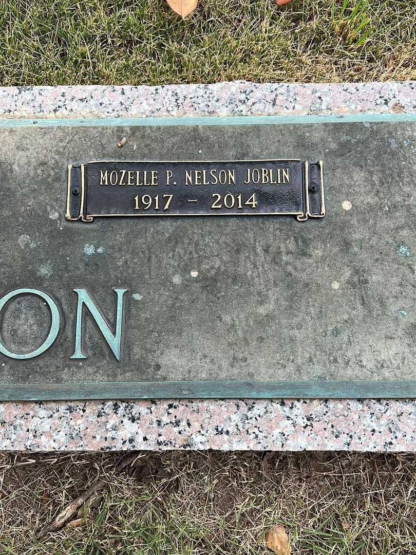 Mozelle P. Nelson Joblin's grave. Photo 3
