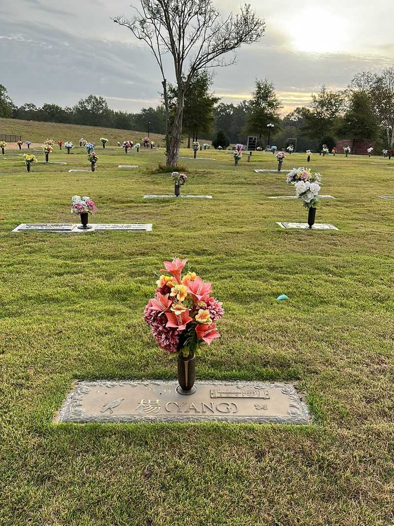 Show Chiam Jenny Yang's grave. Photo 2