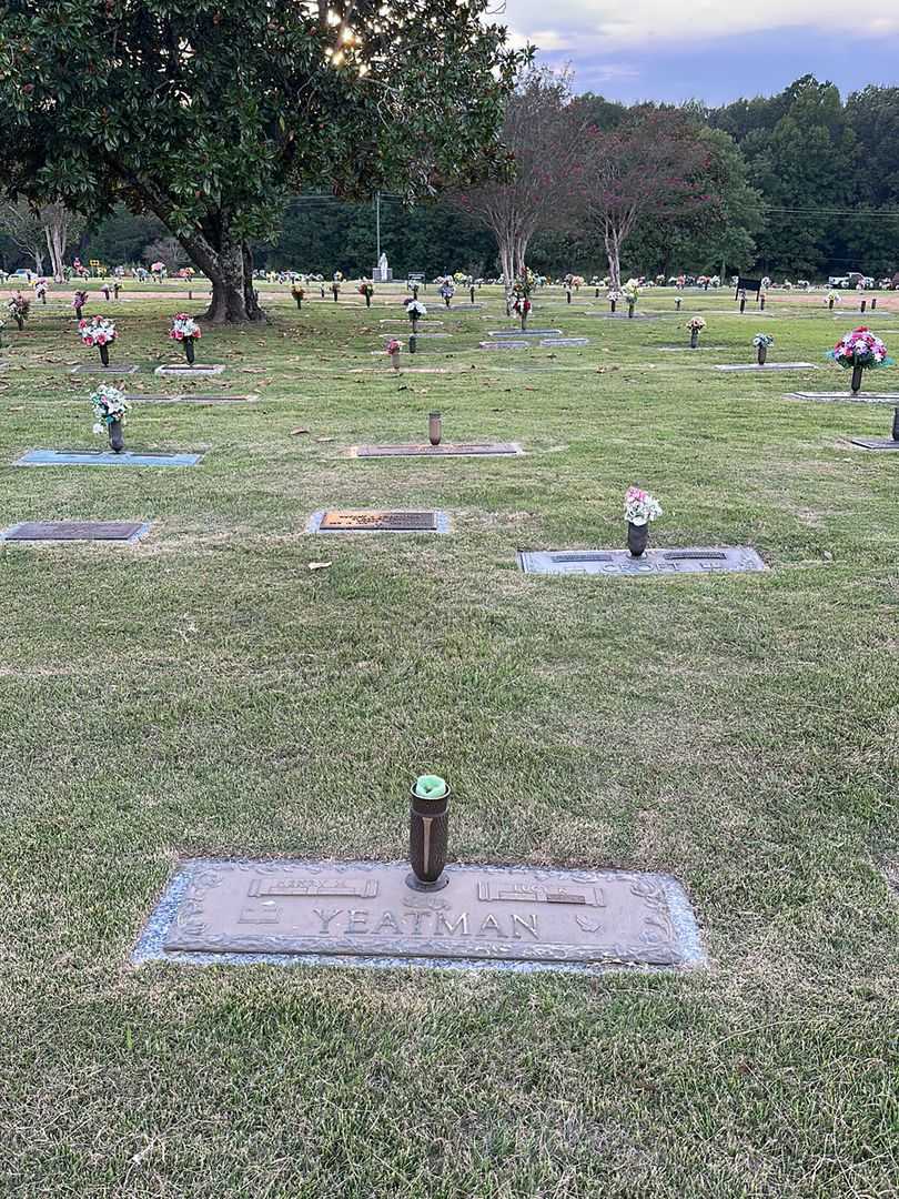 Lucy K. Yeatman's grave. Photo 2