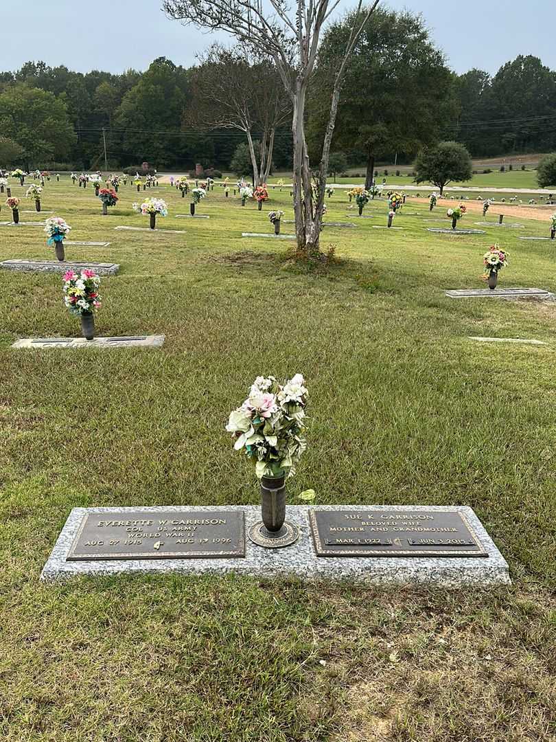Everette W. Garrison's grave. Photo 2