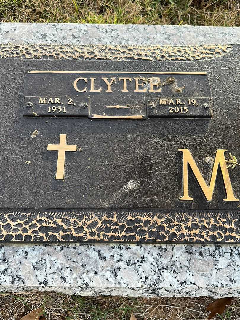Clytee Marsh's grave. Photo 3