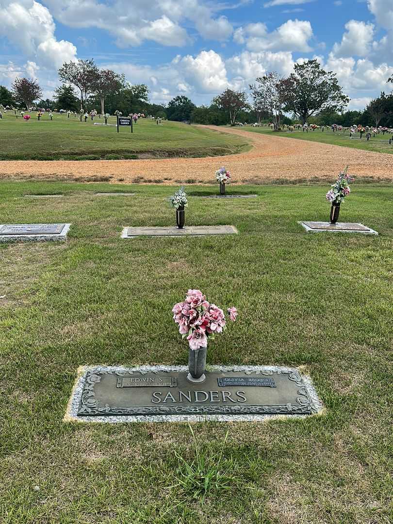 Edwin S. Sanders's grave. Photo 2