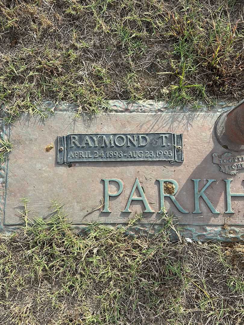 Raymond T. Parkhurst's grave. Photo 3