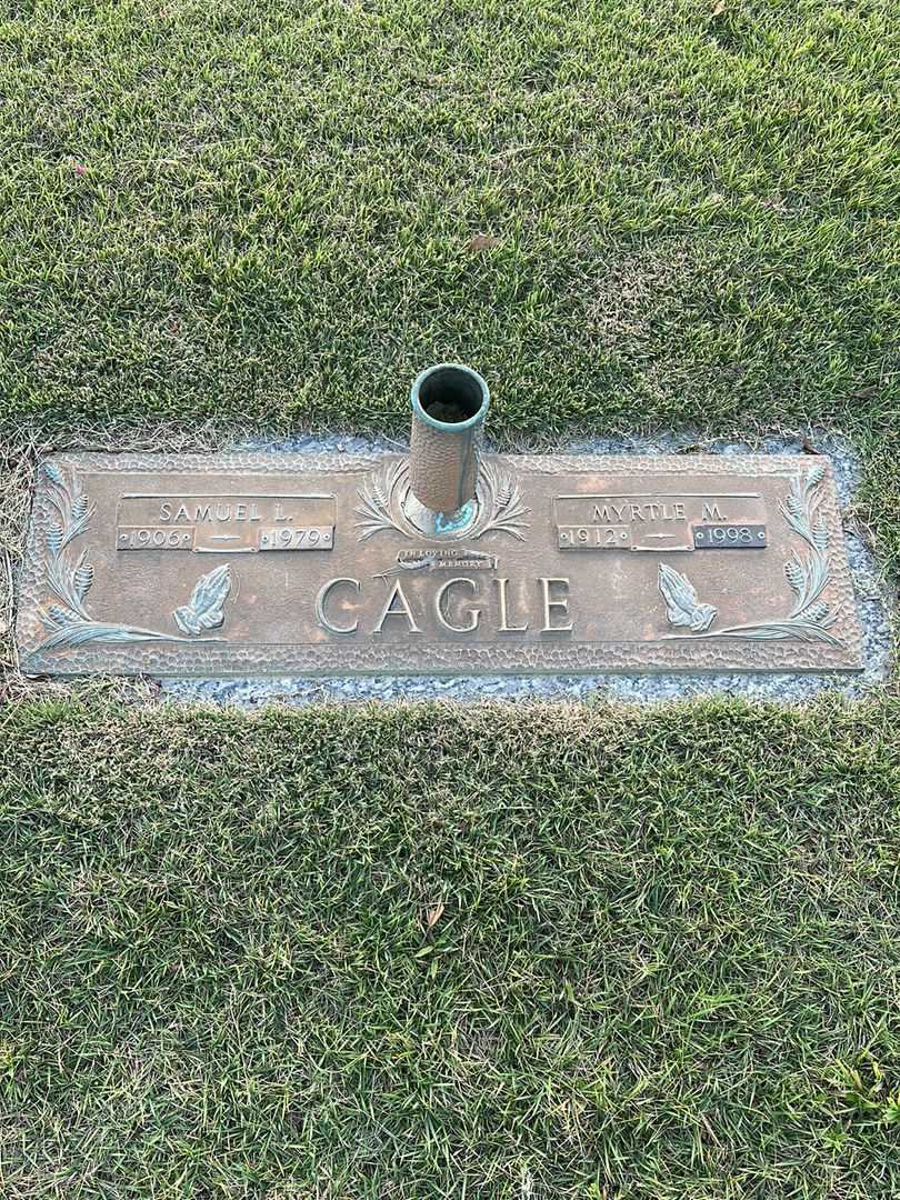 Myrtle M. Cagle's grave. Photo 1