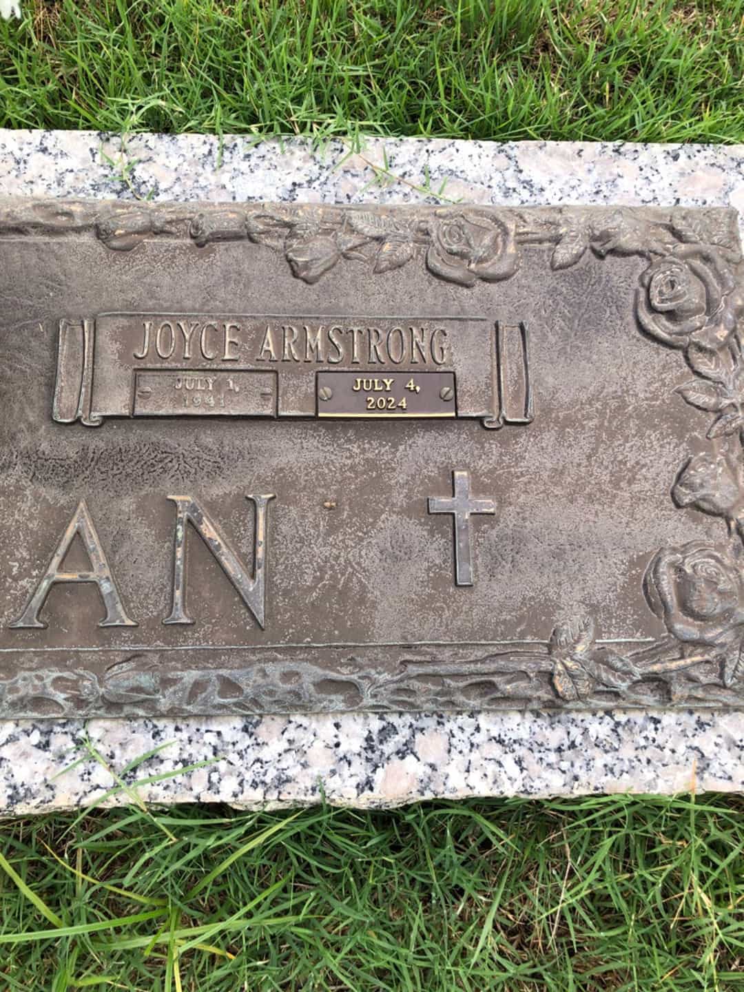 Joyce Armstrong Yeatman's grave. Photo 3
