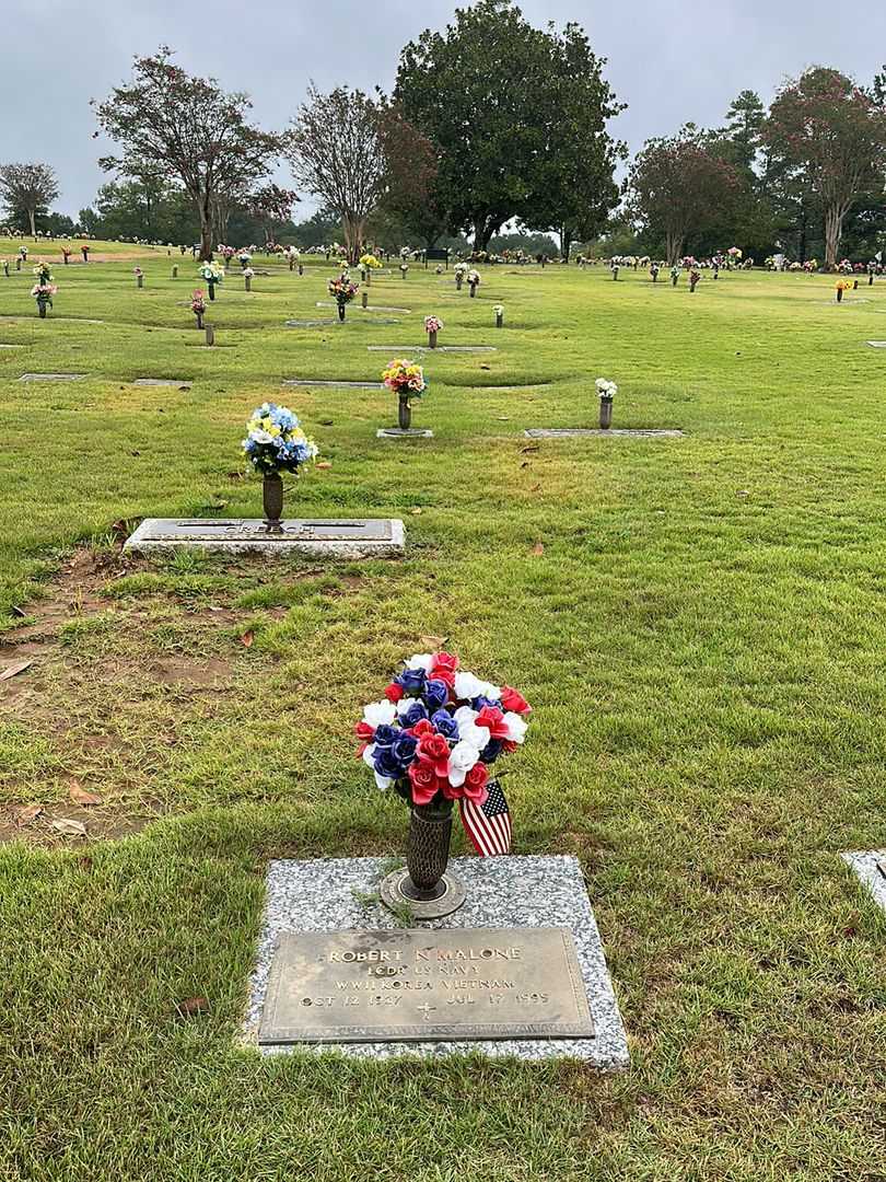 Robert N. Malone's grave. Photo 2