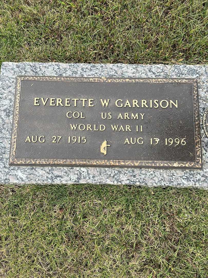 Everette W. Garrison's grave. Photo 3