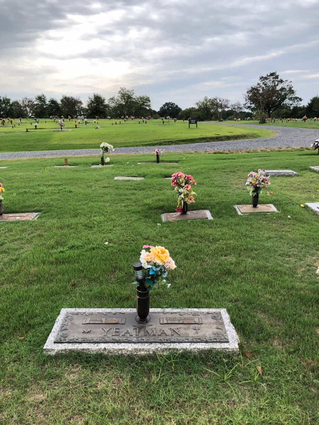 Joyce Armstrong Yeatman's grave. Photo 4