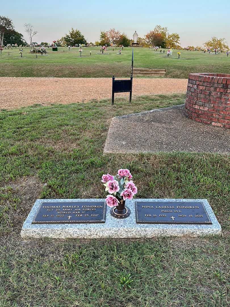 Nina Ladelle Fondren's grave. Photo 2