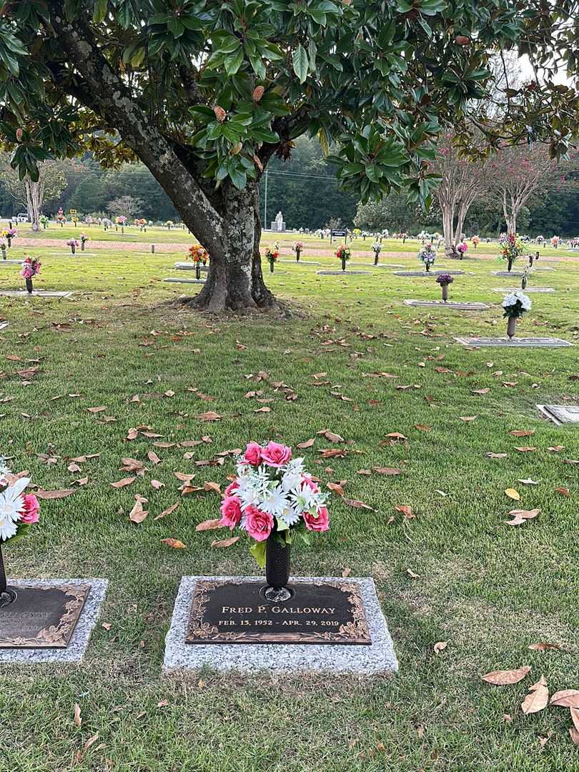 Fred P. Galloway's grave. Photo 2